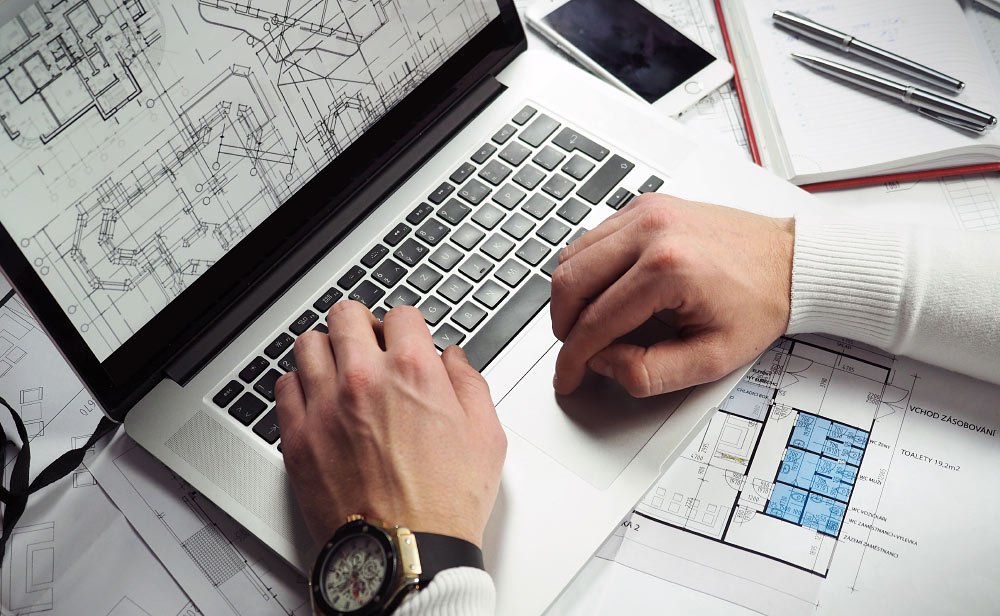 Plano de una ciudad mostrando un proyecto de urbanismo sostenible con zonas verdes y optimización de infraestructuras.